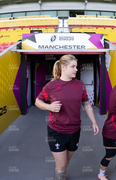 290825 - Wales Women Rugby World Cup Captain’s Run - Bethan Lewis of Wales makes her way to the pitch at Salford Community Stadium for Captain’s Run ahead of the Rugby World Cup match against Canada
