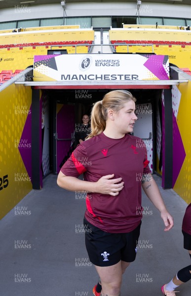 290825 - Wales Women Rugby World Cup Captain’s Run - Bethan Lewis of Wales makes her way to the pitch at Salford Community Stadium for Captain’s Run ahead of the Rugby World Cup match against Canada