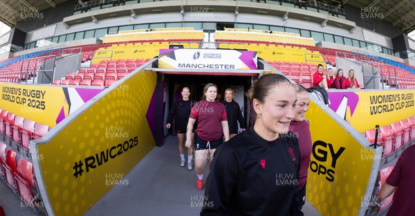 290825 - Wales Women Rugby World Cup Captain’s Run - The Wales squad make their way to the pitch at Salford Community Stadium for Captain’s Run ahead of the Rugby World Cup match against Canada