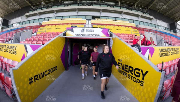 290825 - Wales Women Rugby World Cup Captain’s Run - The Wales squad make their way to the pitch at Salford Community Stadium for Captain’s Run ahead of the Rugby World Cup match against Canada