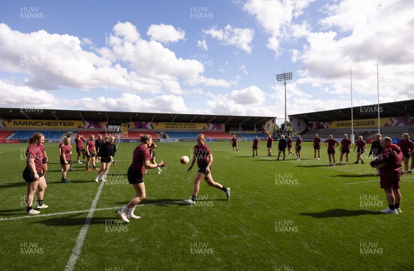 290825 - Wales Women Rugby World Cup Captain’s Run - The Wales squad during Captain’s Run ahead of the Rugby World Cup match against Canada