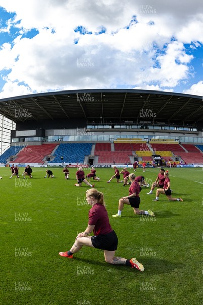 290825 - Wales Women Rugby World Cup Captain’s Run - The Wales squad during Captain’s Run ahead of the Rugby World Cup match against Canada