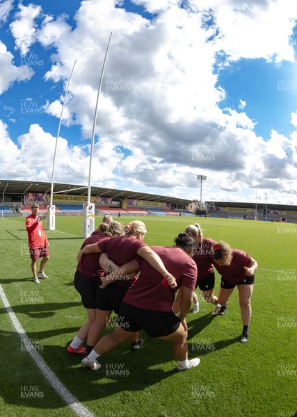 290825 - Wales Women Rugby World Cup Captain’s Run -The Wales squad scrummage during Captain’s Run ahead of the Rugby World Cup match against Canada