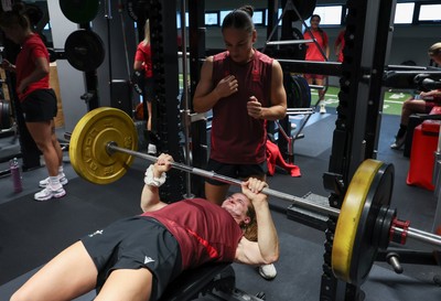 180825 - Wales Women Gym Session - Lisa Neumann is watched by Jasmine Joyce during a Wales Women weights session ahead of their first Women’s Rugby World Cup match against Scotland