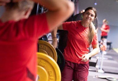 180825 - Wales Women Gym Session - Bryonie King during a Wales Women weights session ahead of their first Women’s Rugby World Cup match against Scotland