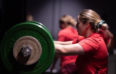 180825 - Wales Women Gym Session - Gwen Crabb during a Wales Women weights session ahead of their first Women’s Rugby World Cup match against Scotland