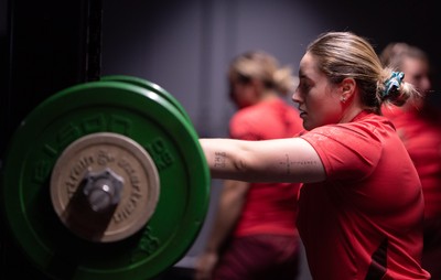 180825 - Wales Women Gym Session - Gwen Crabb during a Wales Women weights session ahead of their first Women’s Rugby World Cup match against Scotland