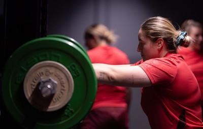 180825 - Wales Women Gym Session - Gwen Crabb during a Wales Women weights session ahead of their first Women’s Rugby World Cup match against Scotland