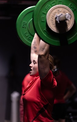 180825 - Wales Women Gym Session - Gwen Crabb during a Wales Women weights session ahead of their first Women’s Rugby World Cup match against Scotland