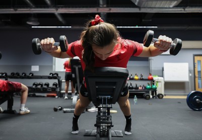180825 - Wales Women Gym Session - Branwen Metcalfe during a Wales Women weights session ahead of their first Women’s Rugby World Cup match against Scotland