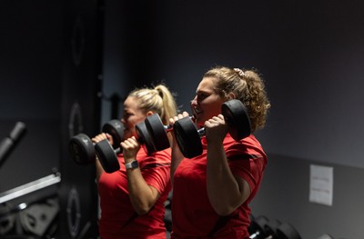 180825 - Wales Women Gym Session - Kelsey Jones and Gwenllian Pyrs during a Wales Women weights session ahead of their first Women’s Rugby World Cup match against Scotland