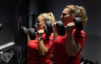 180825 - Wales Women Gym Session - Kelsey Jones and Gwenllian Pyrs during a Wales Women weights session ahead of their first Women’s Rugby World Cup match against Scotland
