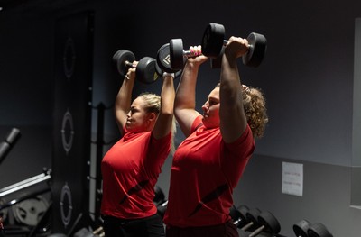 180825 - Wales Women Gym Session - Kelsey Jones and Gwenllian Pyrs during a Wales Women weights session ahead of their first Women’s Rugby World Cup match against Scotland