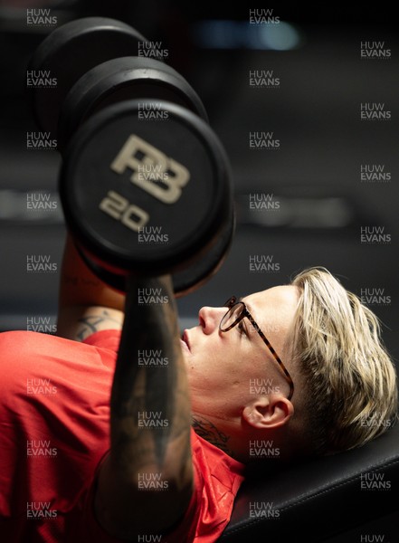 180825 - Wales Women Gym Session - Donna Rose during a Wales Women weights session ahead of their first Women’s Rugby World Cup match against Scotland