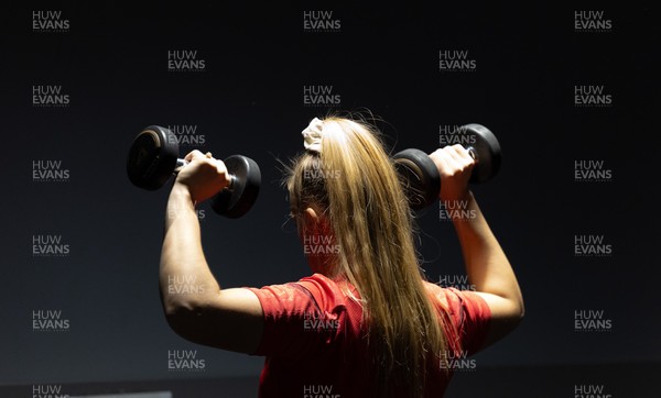 180825 - Wales Women Gym Session - Hannah Dallavalle during a Wales Women weights session ahead of their first Women’s Rugby World Cup match against Scotland