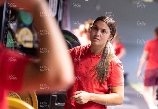 180825 - Wales Women Gym Session - Bryonie King during a Wales Women weights session ahead of their first Women’s Rugby World Cup match against Scotland