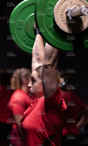180825 - Wales Women Gym Session - Gwen Crabb during a Wales Women weights session ahead of their first Women’s Rugby World Cup match against Scotland
