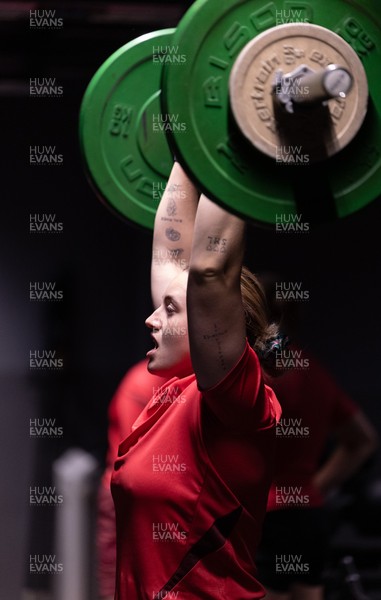 180825 - Wales Women Gym Session - Gwen Crabb during a Wales Women weights session ahead of their first Women’s Rugby World Cup match against Scotland