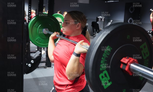 180825 - Wales Women Gym Session - Jenni Scoble during a Wales Women weights session ahead of their first Women’s Rugby World Cup match against Scotland