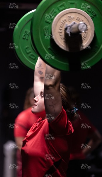 180825 - Wales Women Gym Session - Gwen Crabb during a Wales Women weights session ahead of their first Women’s Rugby World Cup match against Scotland