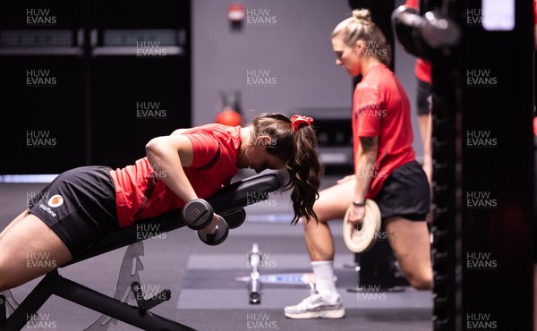 180825 - Wales Women Gym Session - Branwen Metcalfe during a Wales Women weights session ahead of their first Women’s Rugby World Cup match against Scotland