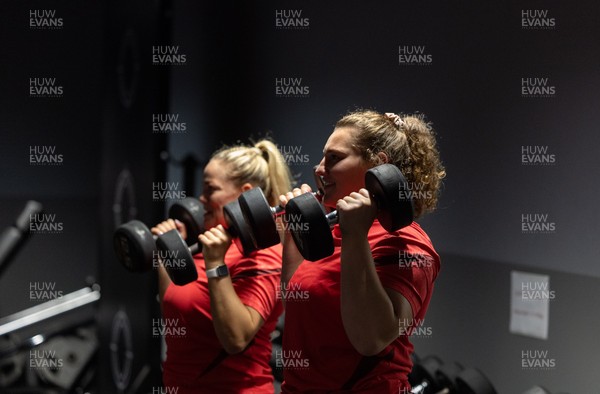 180825 - Wales Women Gym Session - Kelsey Jones and Gwenllian Pyrs during a Wales Women weights session ahead of their first Women’s Rugby World Cup match against Scotland