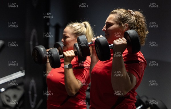 180825 - Wales Women Gym Session - Kelsey Jones and Gwenllian Pyrs during a Wales Women weights session ahead of their first Women’s Rugby World Cup match against Scotland