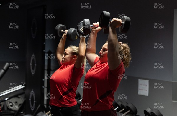 180825 - Wales Women Gym Session - Kelsey Jones and Gwenllian Pyrs during a Wales Women weights session ahead of their first Women’s Rugby World Cup match against Scotland