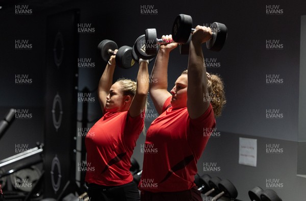 180825 - Wales Women Gym Session - Kelsey Jones and Gwenllian Pyrs during a Wales Women weights session ahead of their first Women’s Rugby World Cup match against Scotland