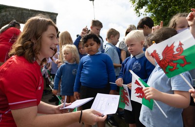 150725 - Wales Women Women’s Rugby World Cup 2025 Kit Launch, National Botanical Gardens of Wales - Kate Williams with schoolchildren at the launch of the Wales Women’s Rugby World Cup kit at the National Botanical Gardens of Wales
