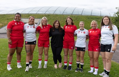 150725 - Wales Women Women’s Rugby World Cup 2025 Kit Launch, National Botanical Gardens of Wales - Jersey designer Brogan Evans, centre with Wales players Sisilia Tuipulotu, Georgia Evans, Alex Callender, Kate Williams, Keira Bevan, Molly Reardonand Maisie Davies at the launch of the Wales Women’s Rugby World Cup kit at the National Botanical Gardens of Wales
