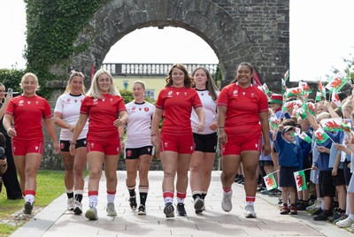 150725 - Wales Women Women’s Rugby World Cup 2025 Kit Launch, National Botanical Gardens of Wales - Wales players, left to right, Molly Reardon, Georgia Evans, Alex Callender, Keira Bevan, Kate Williams, Maisie Davies and Sisilia Tuipulotu at the launch of the Wales Women’s Rugby World Cup kit