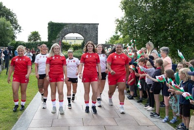 150725 - Wales Women Women’s Rugby World Cup 2025 Kit Launch, National Botanical Gardens of Wales - Wales players, left to right, Molly Reardon, Georgia Evans, Alex Callender, Keira Bevan, Kate Williams, Maisie Davies and Sisilia Tuipulotu at the launch of the Wales Women’s Rugby World Cup kit