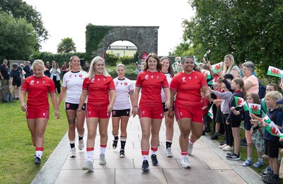 150725 - Wales Women Women’s Rugby World Cup 2025 Kit Launch, National Botanical Gardens of Wales - Wales players, left to right, Molly Reardon, Georgia Evans, Alex Callender, Keira Bevan, Kate Williams, Maisie Davies and Sisilia Tuipulotu at the launch of the Wales Women’s Rugby World Cup kit