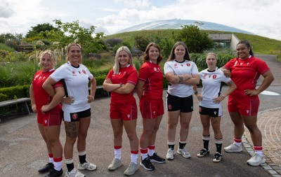 150725 - Wales Women Women’s Rugby World Cup 2025 Kit Launch, National Botanical Gardens of Wales - Wales players, left to right, Molly Reardon, Georgia Evans, Alex Callender, Kate Williams, Maisie Davies, Keira Bevan and Sisilia Tuipulotu at the launch of the Wales Women’s Rugby World Cup kit at the National Botanical Gardens of Wales