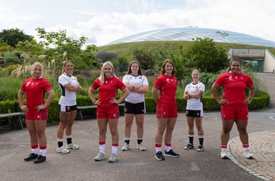 150725 - Wales Women Women’s Rugby World Cup 2025 Kit Launch, National Botanical Gardens of Wales - Wales players, left to right, Molly Reardon, Georgia Evans, Alex Callender, Maisie Davies, Kate Williams, Keira Bevan and Sisilia Tuipulotu at the launch of the Wales Women’s Rugby World Cup kit at the National Botanical Gardens of Wales