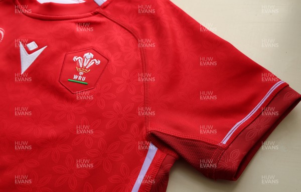 150725 - Wales Women Women’s Rugby World Cup 2025 Kit Launch, National Botanical Gardens of Wales - Wales Women’s Rugby World Cup jersey detailing