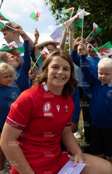 150725 - Wales Women Women’s Rugby World Cup 2025 Kit Launch, National Botanical Gardens of Wales - Kate Williams with schoolchildren at the launch of the Wales Women’s Rugby World Cup kit at the National Botanical Gardens of Wales