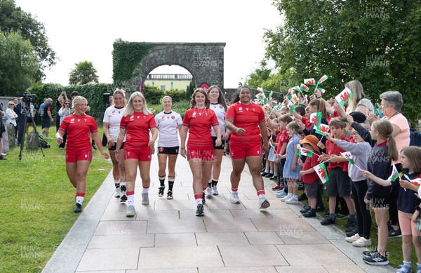 150725 - Wales Women Women’s Rugby World Cup 2025 Kit Launch, National Botanical Gardens of Wales - Wales players, left to right, Molly Reardon, Georgia Evans, Alex Callender, Keira Bevan, Kate Williams, Maisie Davies and Sisilia Tuipulotu at the launch of the Wales Women’s Rugby World Cup kit