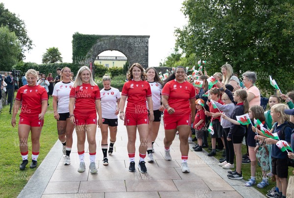 150725 - Wales Women Women’s Rugby World Cup 2025 Kit Launch, National Botanical Gardens of Wales - Wales players, left to right, Molly Reardon, Georgia Evans, Alex Callender, Keira Bevan, Kate Williams, Maisie Davies and Sisilia Tuipulotu at the launch of the Wales Women’s Rugby World Cup kit
