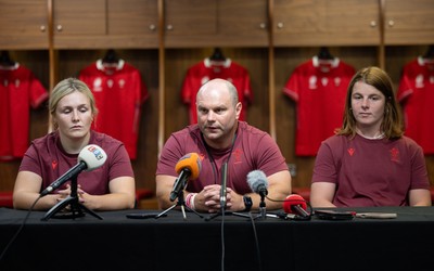 120825 - Wales Women Rugby World Cup Media Conference - Co captains Alex Callendar, left and Kate Williams with Sean Lynn, Wales Women head coach, during a media conference at The Principality Stadium ahead of the Rugby World Cup