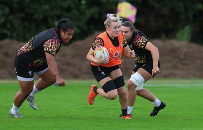 020925 - Wales Women RWC Rugby Training session - Alex Callender during a rugby training session ahead of Wales’  final Women’s Rugby World Cup match against Fiji