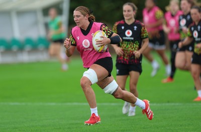 020925 - Wales Women RWC Rugby Training session - Carys Cox during a rugby training session ahead of Wales’ final Women’s Rugby World Cup match against Fiji