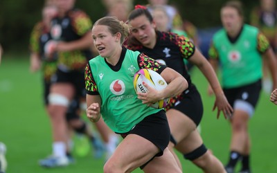 020925 - Wales Women RWC Rugby Training session - Carys Cox during a rugby training session ahead of Wales’ final Women’s Rugby World Cup match against Fiji