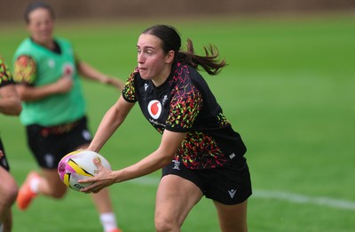 020925 - Wales Women RWC Rugby Training session - Nel Metcalfe during a rugby training session ahead of Wales’ final Women’s Rugby World Cup match against Fiji