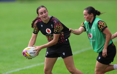 020925 - Wales Women RWC Rugby Training session - Nel Metcalfe during a rugby training session ahead of Wales’ final Women’s Rugby World Cup match against Fiji
