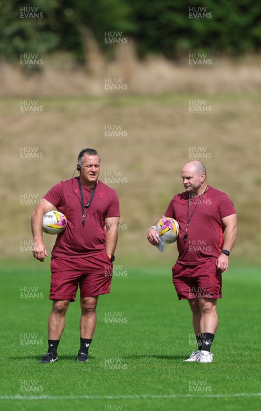 020925 - Wales Women RWC Rugby Training session - Shaun Connor, Wales Women attack coach, left, and Sean Lynn, Wales Women head coach during a rugby training session ahead of Wales’ final Women’s Rugby World Cup match against Fiji