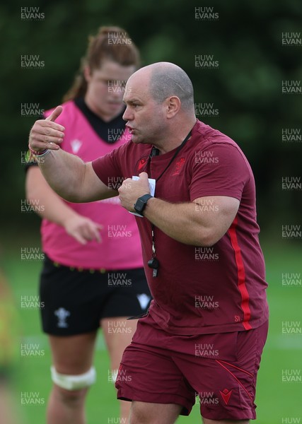 020925 - Wales Women RWC Rugby Training session - Sean Lynn, Wales Women head coach during a rugby training session ahead of Wales’  final Women’s Rugby World Cup match against Fiji
