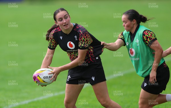 020925 - Wales Women RWC Rugby Training session - Nel Metcalfe during a rugby training session ahead of Wales’ final Women’s Rugby World Cup match against Fiji