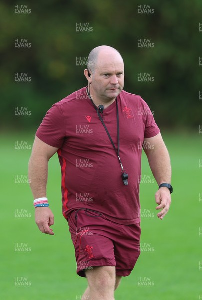 020925 - Wales Women RWC Rugby Training session - Sean Lynn, Wales Women head coach during a rugby training session ahead of Wales’ final Women’s Rugby World Cup match against Fiji